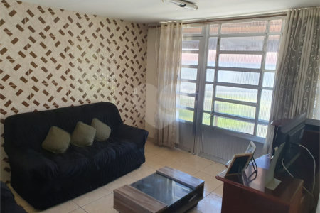 Casa Térrea à venda com 3 quartos, sendo 1 suíte, no Centro, Poá, SP