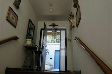Casa à venda com 4 quartos, sendo 2 suítes, em Jardim Morumbi, São Paulo, SP