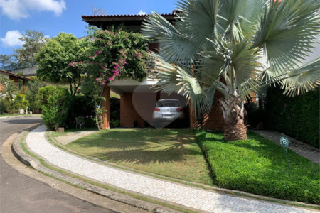 Casa à venda com 4 quartos, sendo 2 suítes, no condomínio Residencial Ypê Branco II, São Paulo - SP