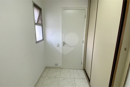 Apartamento à venda com 3 quartos, sendo 1 suíte, em Campo Belo, São Paulo, SP