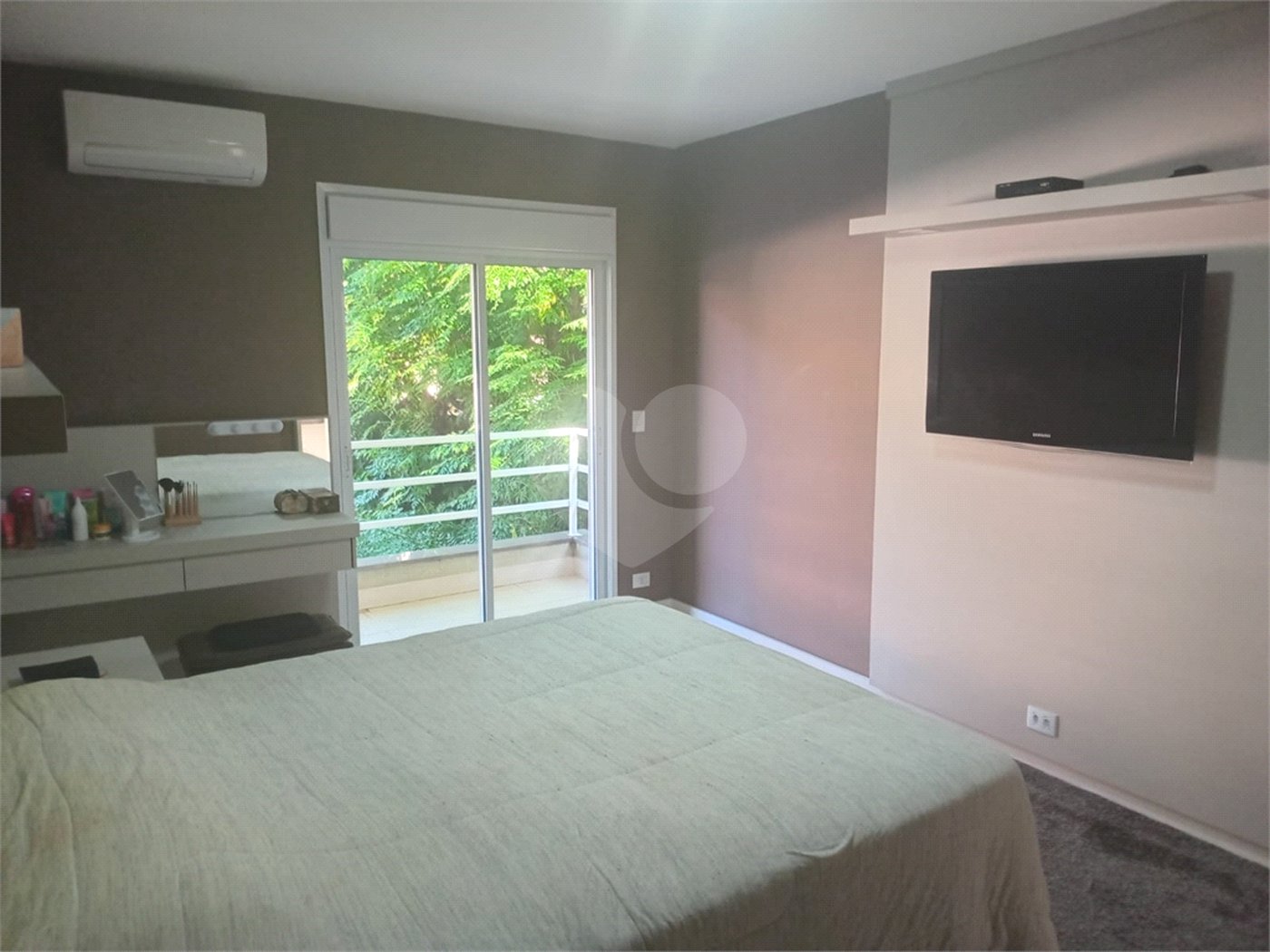 Casa à venda com 4 quartos, sendo 3 suítes, no condomínio Arco Iris, Atibaia - SP