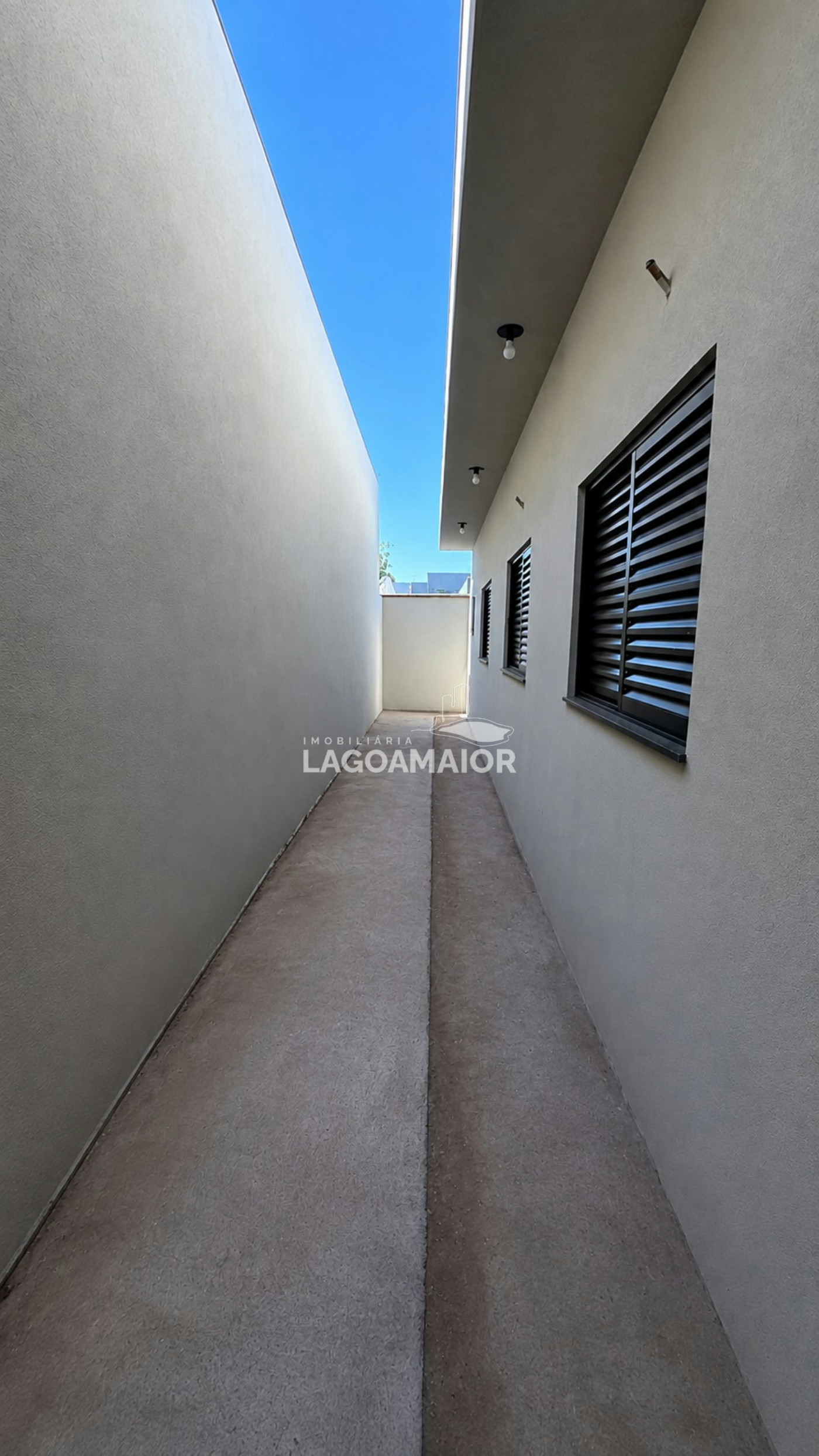 Casa à venda com 3 quartos, sendo 1 suíte,  em Bela Vista da Lagoa, Três Lagoas, MS