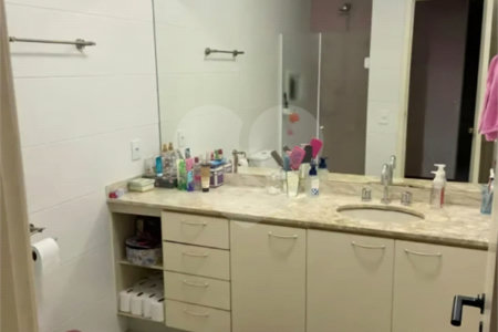 Casa à venda com 3 quartos, sendo 1 suíte,  no condomínio Villas de São Francisco I, São Paulo - SP
