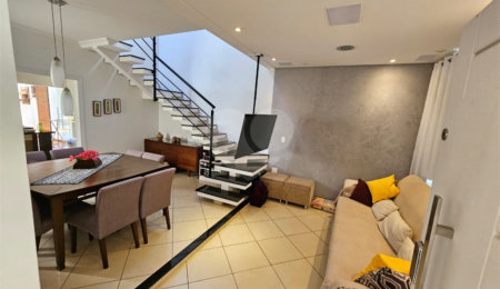 Sobrado à venda com 3 quartos, sendo 1 suíte,  em Residencial Colinas, Mogi das Cruzes, SP