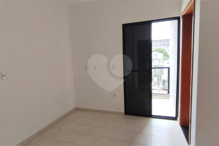 Casa à venda com 2 suítes no condomínio Residencial Paranaguá, São Paulo - SP