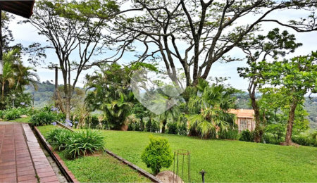 Casa à venda com 6 quartos, sendo 3 suítes,  em Serra da Cantareira, Mairiporã, SP