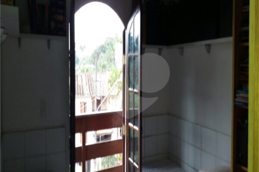 Sobrado à venda com 4 quartos, sendo 3 suítes, em Vila Irmãos Arnoni, São Paulo, SP