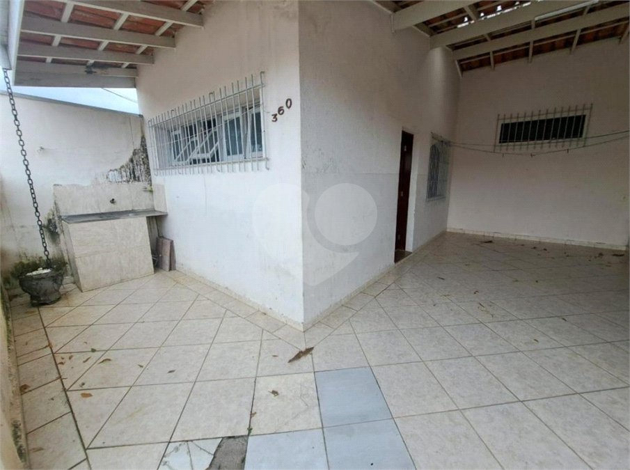 Casa à venda com 4 quartos, sendo 1 suíte, em Indaiá, Caraguatatuba, SP