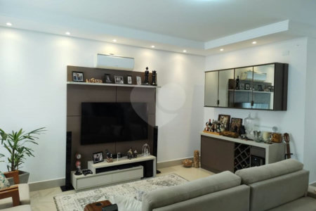 Casa à venda com 4 quartos, sendo 2 suítes, no condomínio Primavera, Salto - SP
