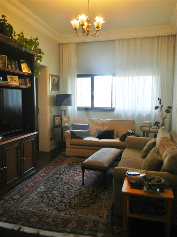 Apartamento à venda com 4 quartos, sendo 3 suítes, em Vila Mariana, São Paulo, SP