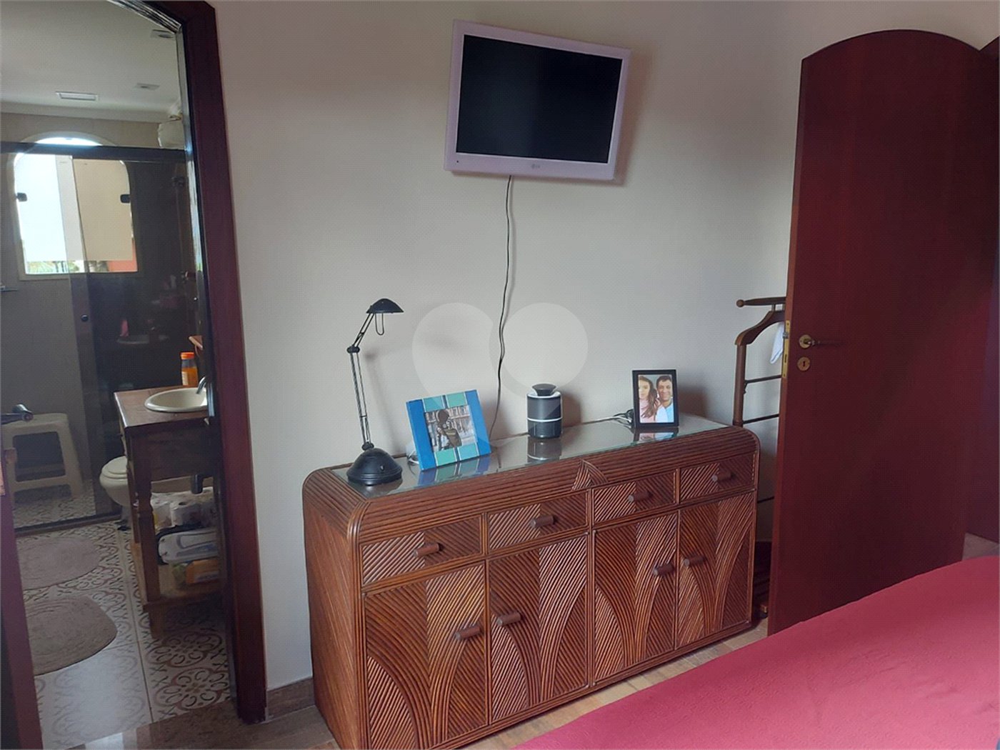 Apartamento à venda com 3 quartos, sendo 1 suíte,  em Enseada, Guarujá, SP