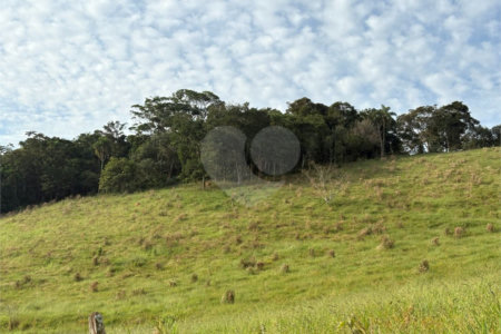 Sítio à venda com 3 quartos, sendo 1 suíte, no Centro, Guararema, SP