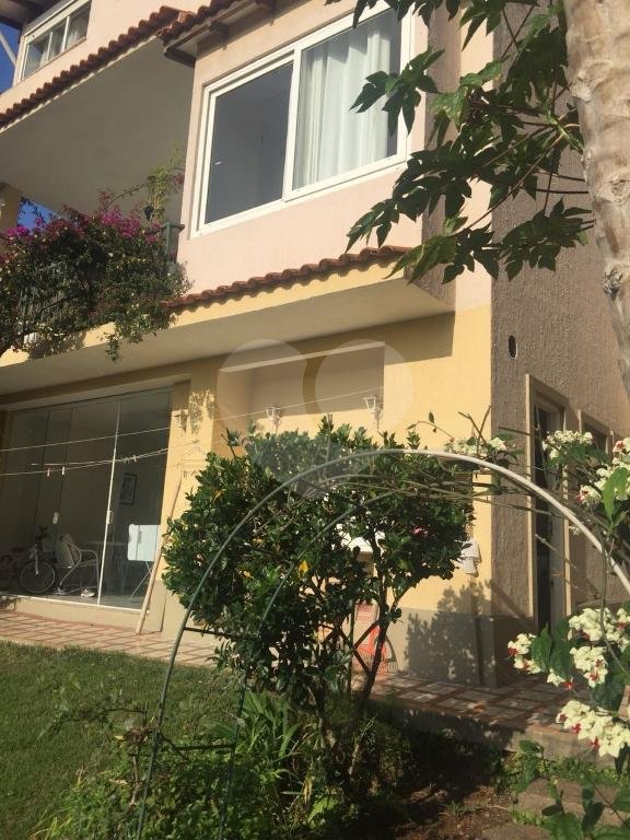 Casa à venda com 5 quartos, sendo 4 suítes, no condomínio Jardim Vitória Régia, São Paulo - SP