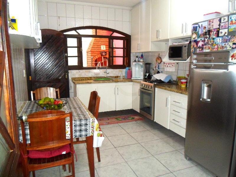 Sobrado à venda com 3 suítes em Vila Galvão, Guarulhos, SP