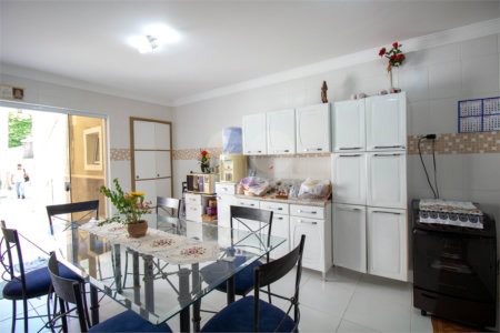 Sobrado à venda com 4 quartos, sendo 3 suítes,  no Centro, São Roque, SP