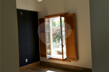 Casa à venda com 3 quartos, sendo 2 suítes, em Vila Mariana, São Paulo, SP