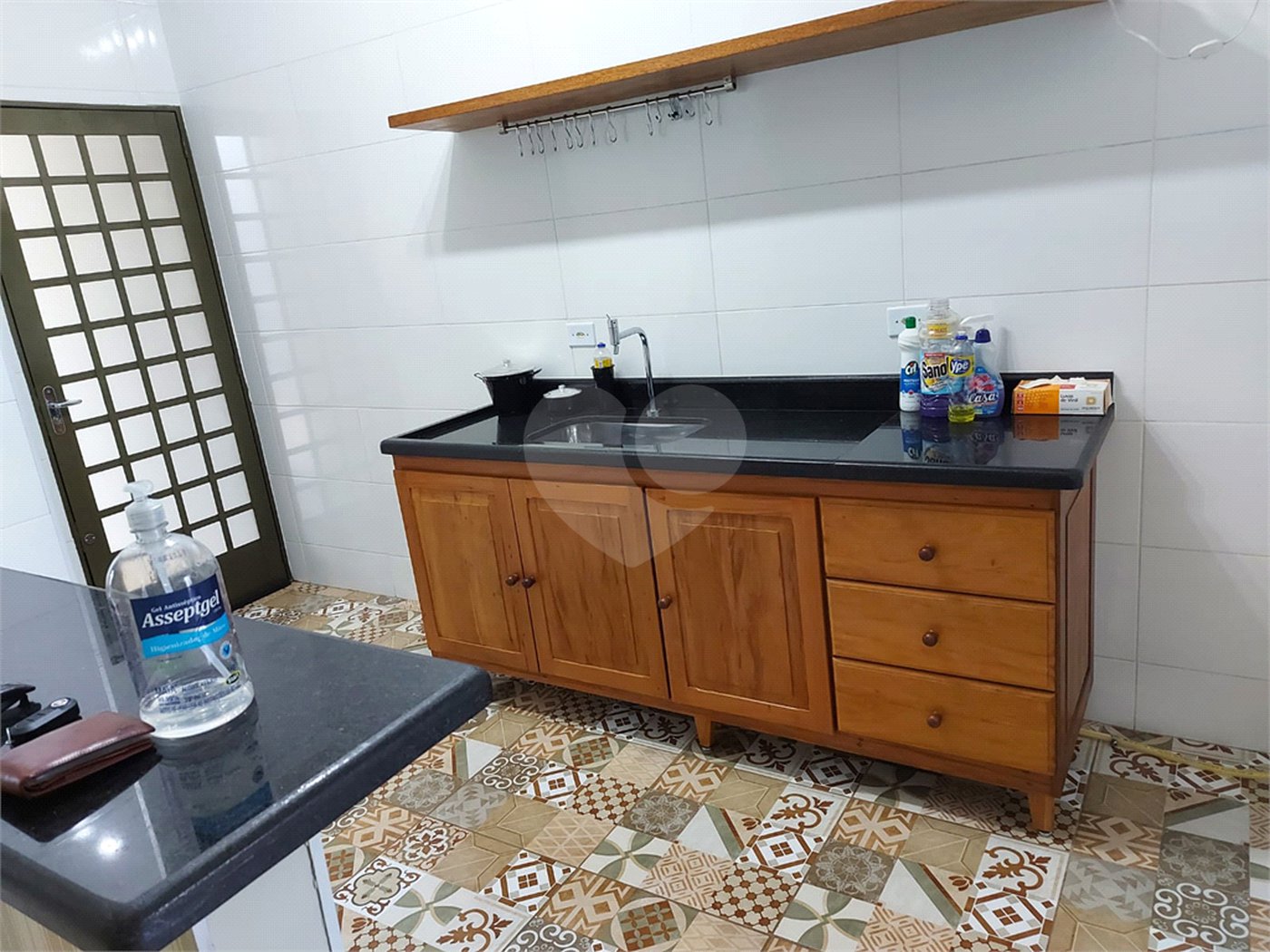 Casa Térrea com 2 dormitórios, sendo 1 suíte.