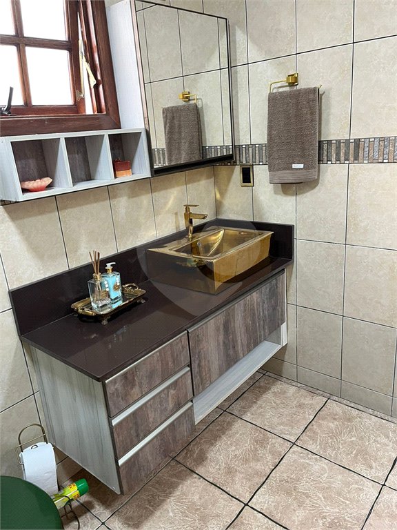 Casa Térrea à venda com 5 quartos, sendo 3 suítes,  em Vila Oliveira, Mogi das Cruzes, SP