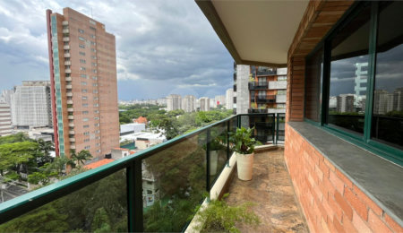 Apartamento à venda com 3 suítes em Moema, São Paulo, SP