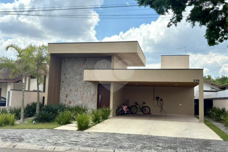 Casa à venda com 3 quartos, sendo 1 suíte, no condomínio Bosque dos Pires, Itatiba - SP