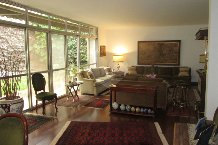 Casa à venda com 4 quartos, sendo 2 suítes, em Jardim Guedala, São Paulo, SP