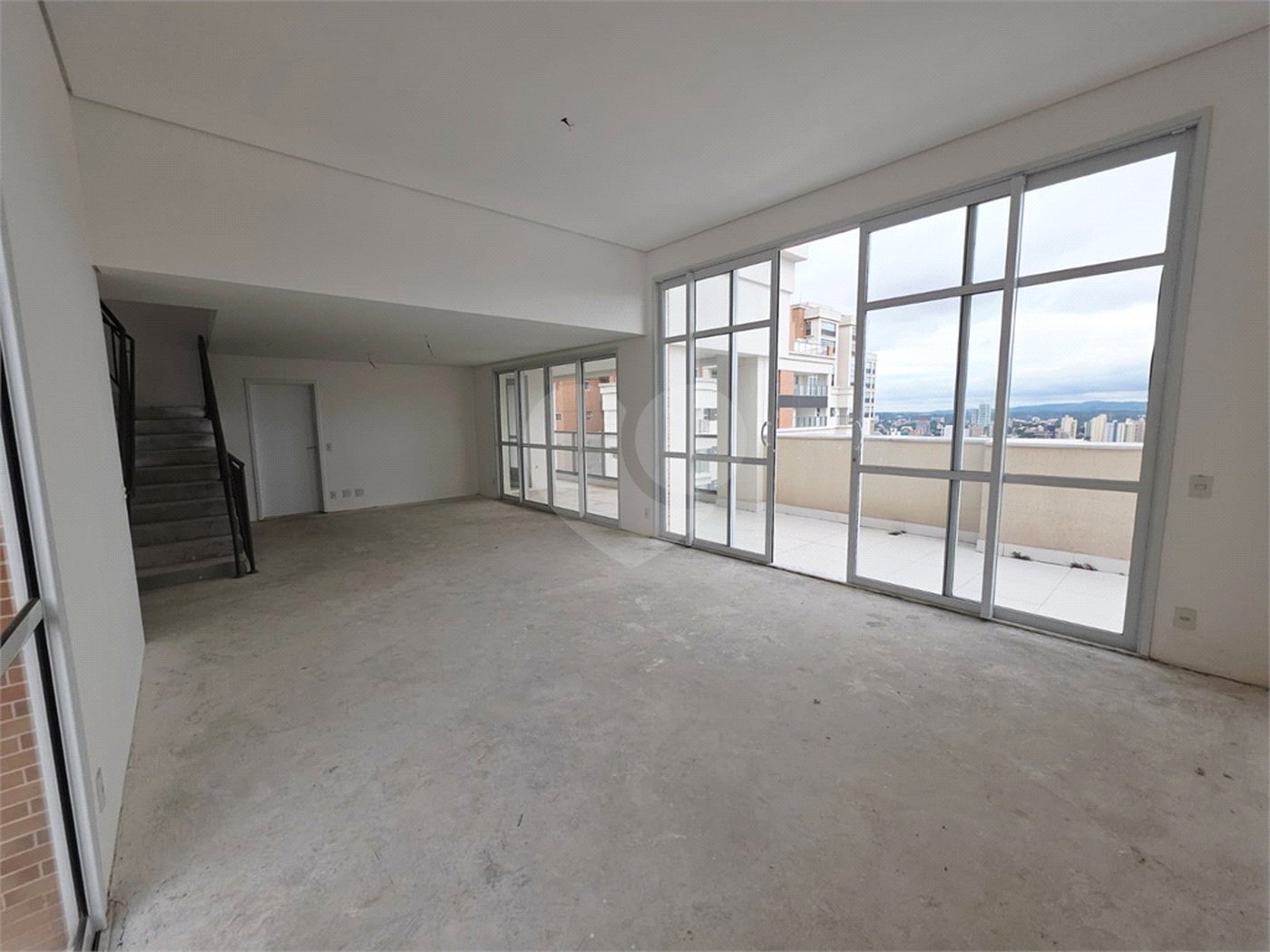 Triplex à venda com 4 suítes em Anhangabaú, Jundiaí, SP