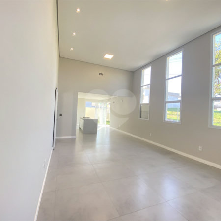 Casa à venda com 3 quartos, sendo 1 suíte, no condomínio Reserva Central Parque, Salto - SP