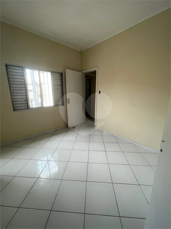 Sobrado à venda com 3 quartos, sendo 1 suíte, em Vila Vitório Mazzei, São Paulo, SP
