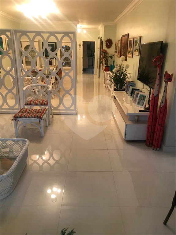 Apartamento à venda com 3 suítes em Enseada, Guarujá, SP