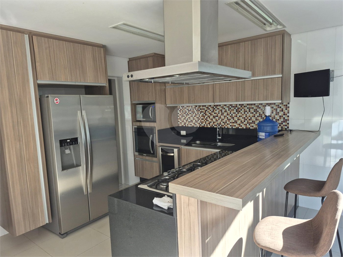 Casa para alugar com 5 quartos, sendo 4 suítes, no condomínio Colinas Japore, São Paulo - SP
