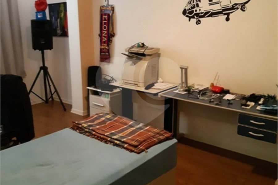 Sobrado à venda com 3 quartos, sendo 2 suítes, em Vila Paulicéia, São Paulo, SP