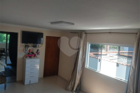 Sobrado à venda com 3 quartos em Jardim Helena, Ferraz de Vasconcelos, SP