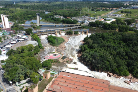 Casa à venda com 4 quartos, sendo 1 suíte, em Jardim Celani, Salto, SP