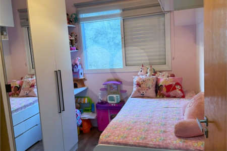 Casa à venda com 3 quartos, sendo 1 suíte, no condomínio Praça Leão, São Paulo - SP