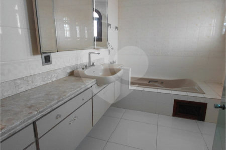 Casa à venda com 4 suítes no condomínio Ville Bourghese, São Paulo - SP