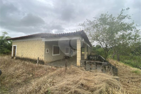 Sítio à venda com 4 quartos, sendo 1 suíte, no Centro, Elias Fausto, SP