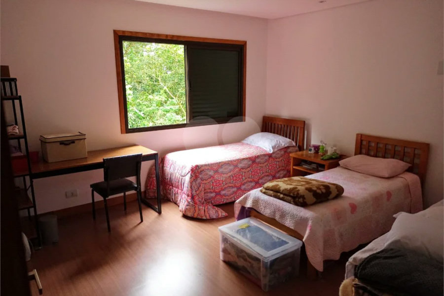 Casa à venda ou para alugar com 5 quartos, sendo 4 suítes, no condomínio Associação Reserva das Hortênsias, Mairiporã - SP