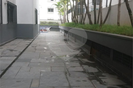 Apartamento à venda com 3 quartos, sendo 1 suíte, em Vila Olímpia, São Paulo, SP