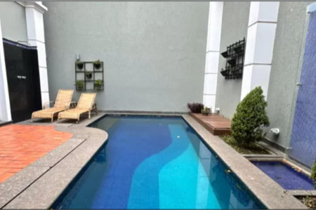 Casa à venda com 4 quartos, sendo 3 suítes, no condomínio Vila das Flores, São Paulo - SP