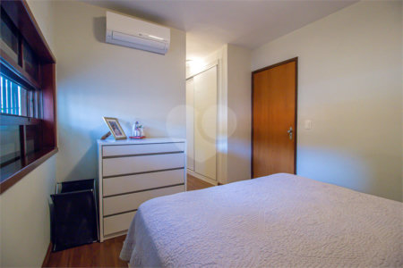 Casa à venda com 3 quartos, sendo 1 suíte, em Alto da Boa Vista, São Paulo, SP