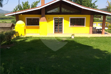 Chácara à venda com 4 quartos, sendo 2 suítes,  em Batatuba, Piracaia, SP