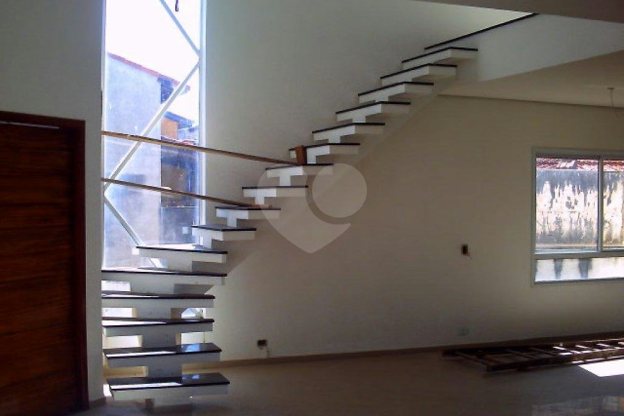 Sobrado à venda com 3 quartos, sendo 1 suíte, em Vila Irmãos Arnoni, São Paulo, SP