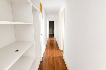 Apartamento à venda com 4 quartos, sendo 1 suíte, em Alto da Boa Vista, São Paulo, SP