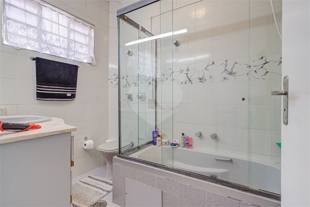 Sobrado à venda com 4 quartos, sendo 1 suíte, em Alto da Boa Vista, São Paulo, SP