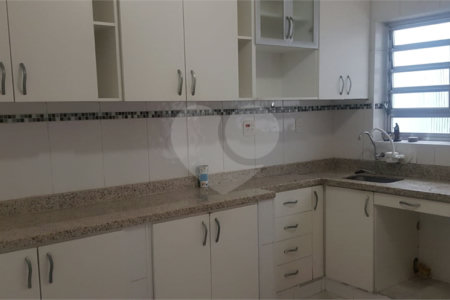 Sobrado à venda com 4 quartos, sendo 2 suítes, em Vila Hamburguesa, São Paulo, SP