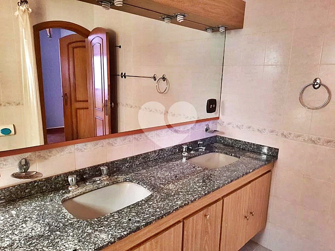 Sobrado à venda com 4 quartos, sendo 2 suítes, em Jardim São Bento, São Paulo, SP