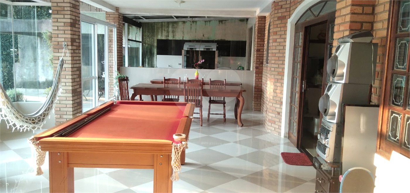 Casa à venda com 6 quartos, sendo 1 suíte, no condomínio Associação Reserva das Hortênsias, Mairiporã - SP