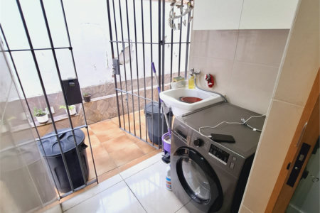 Sobrado à venda com 4 quartos, sendo 2 suítes, em Interlagos, São Paulo, SP