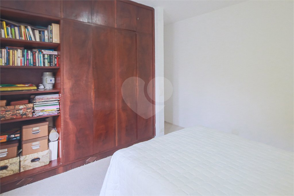 Sobrado à venda com 4 quartos, sendo 3 suítes, em Chácara Monte Alegre, São Paulo, SP