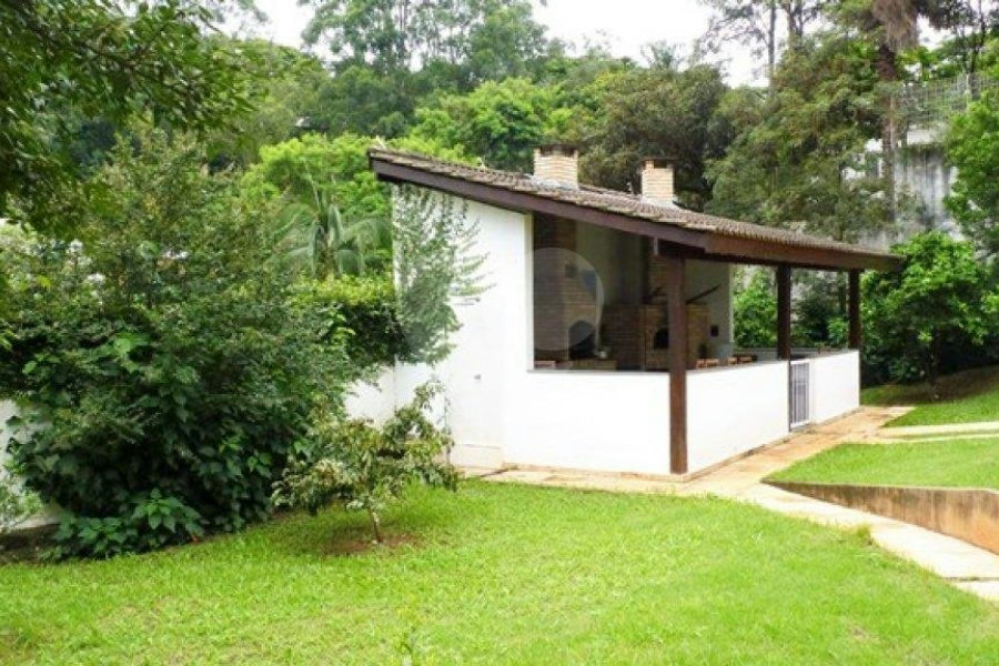 Sobrado à venda com 4 quartos, sendo 3 suítes, em Tremembé, São Paulo, SP
